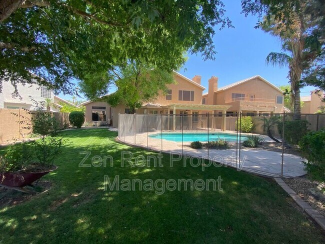 Building Photo - 426 S Burk St