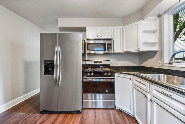 Building Photo - 2043 Carroll Ave