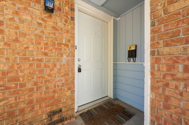 Building Photo - 14013 N Everest Ave