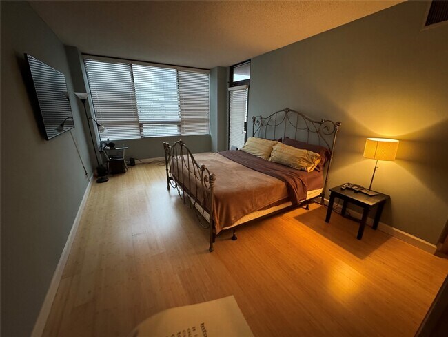 Building Photo - 5150 Hidalgo St