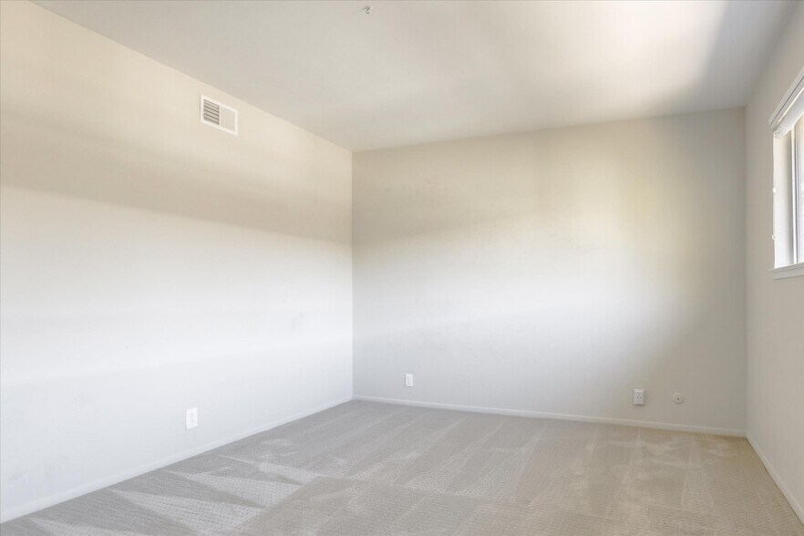 Building Photo - 66 Miramonte Dr