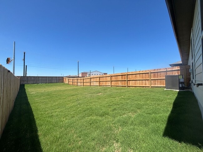 Building Photo - Want luxury living in the Far West ...Look no further...Amanda Park is it!