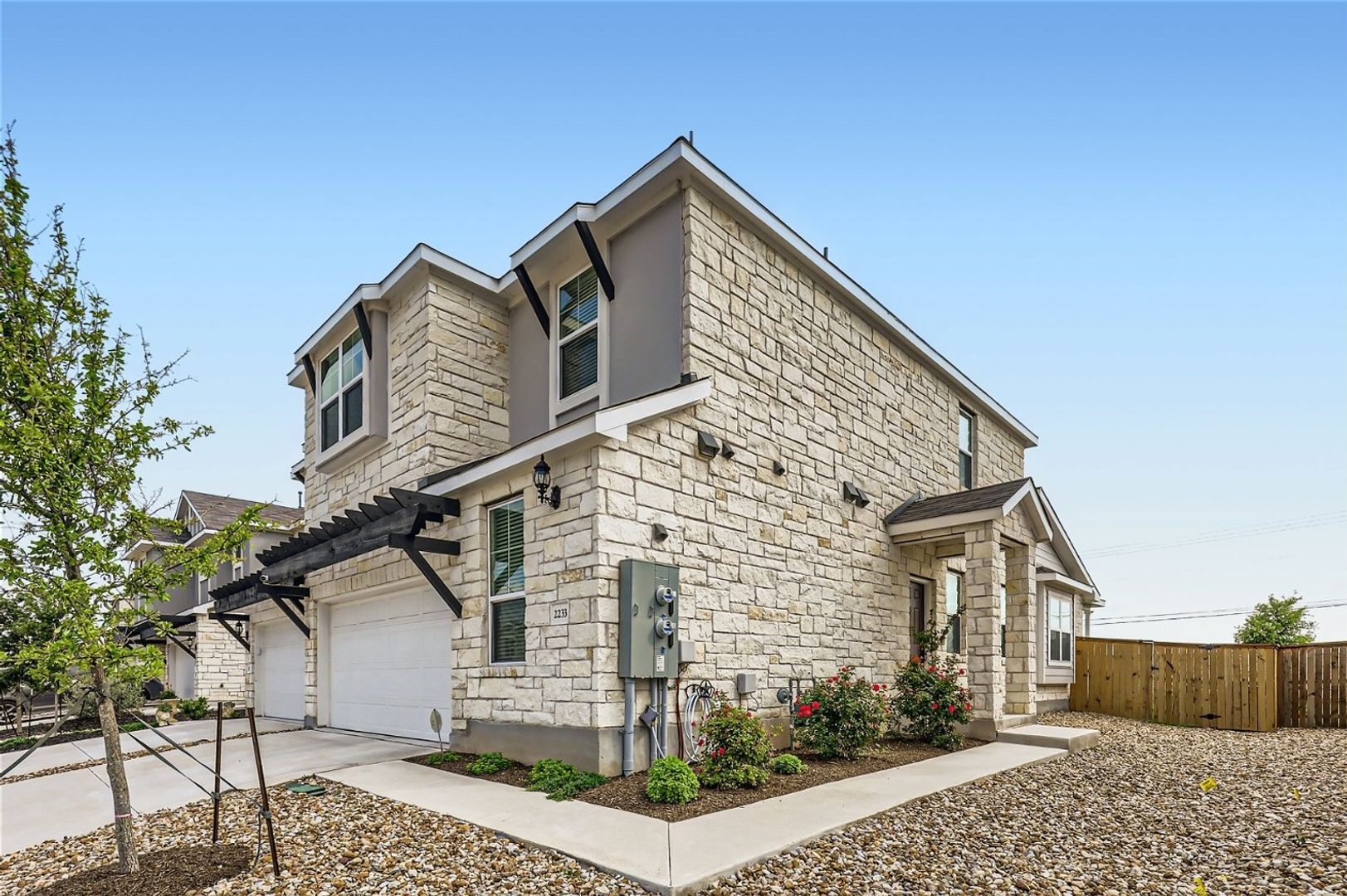 Building Photo - 2233 Rocoso Trl