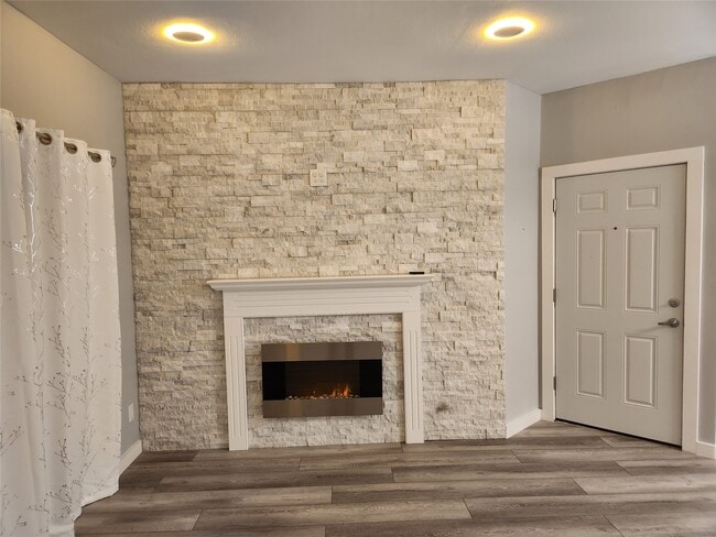 Building Photo - 6500 Harbor Town Dr