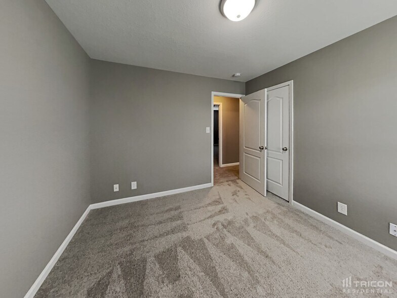 Building Photo - 1335 Loren Circle
