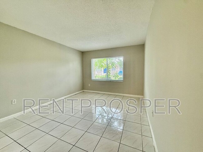 Building Photo - 6104 Curry Ford Rd