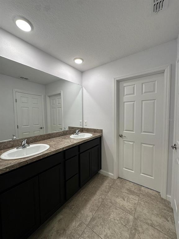 Building Photo - 112 Holly Village Dr