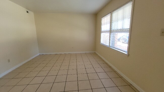 Building Photo - 375 Circuit Ln