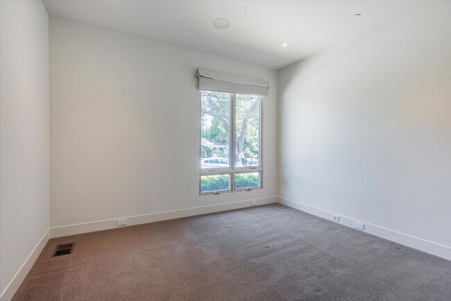 Building Photo - Wow! What a Great Home!