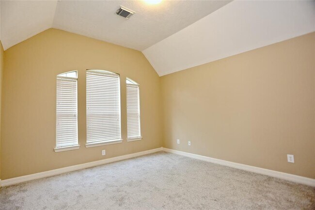 Building Photo - 14010 Norhill Pointe Dr