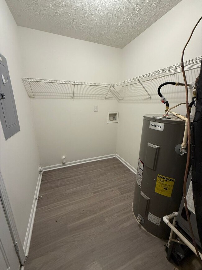 Building Photo - 1091/1093 Cantrell Ln