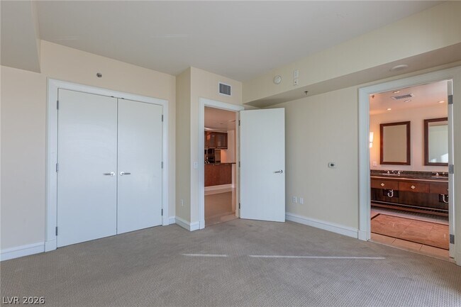 Building Photo - 2700 S Las Vegas Blvd