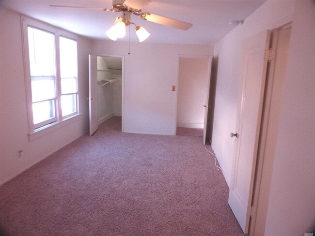 Building Photo - 2506 Parkview Pl