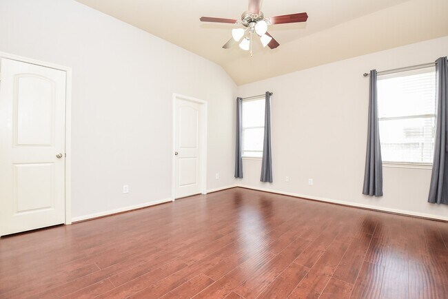 Building Photo - 6014 Starbrook Creek Dr