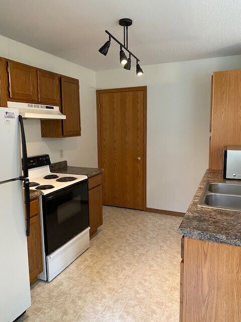 Building Photo - 442 Ferry St