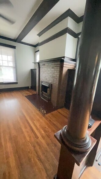 Building Photo - 1018-1024 Brown Street