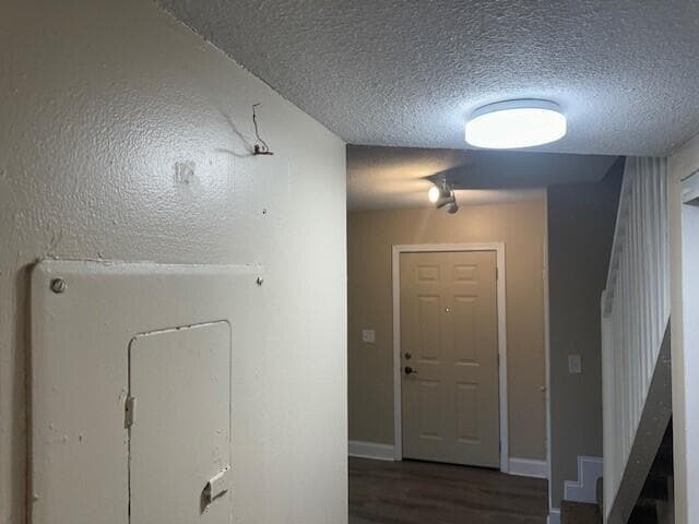 Building Photo - 516 S Plumosa St