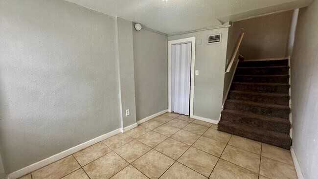 Building Photo - 2821 Moncrief Rd