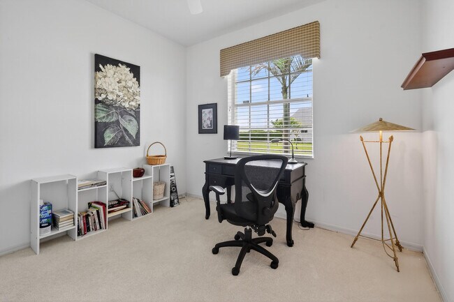 Building Photo - 425 SW Talquin Ln