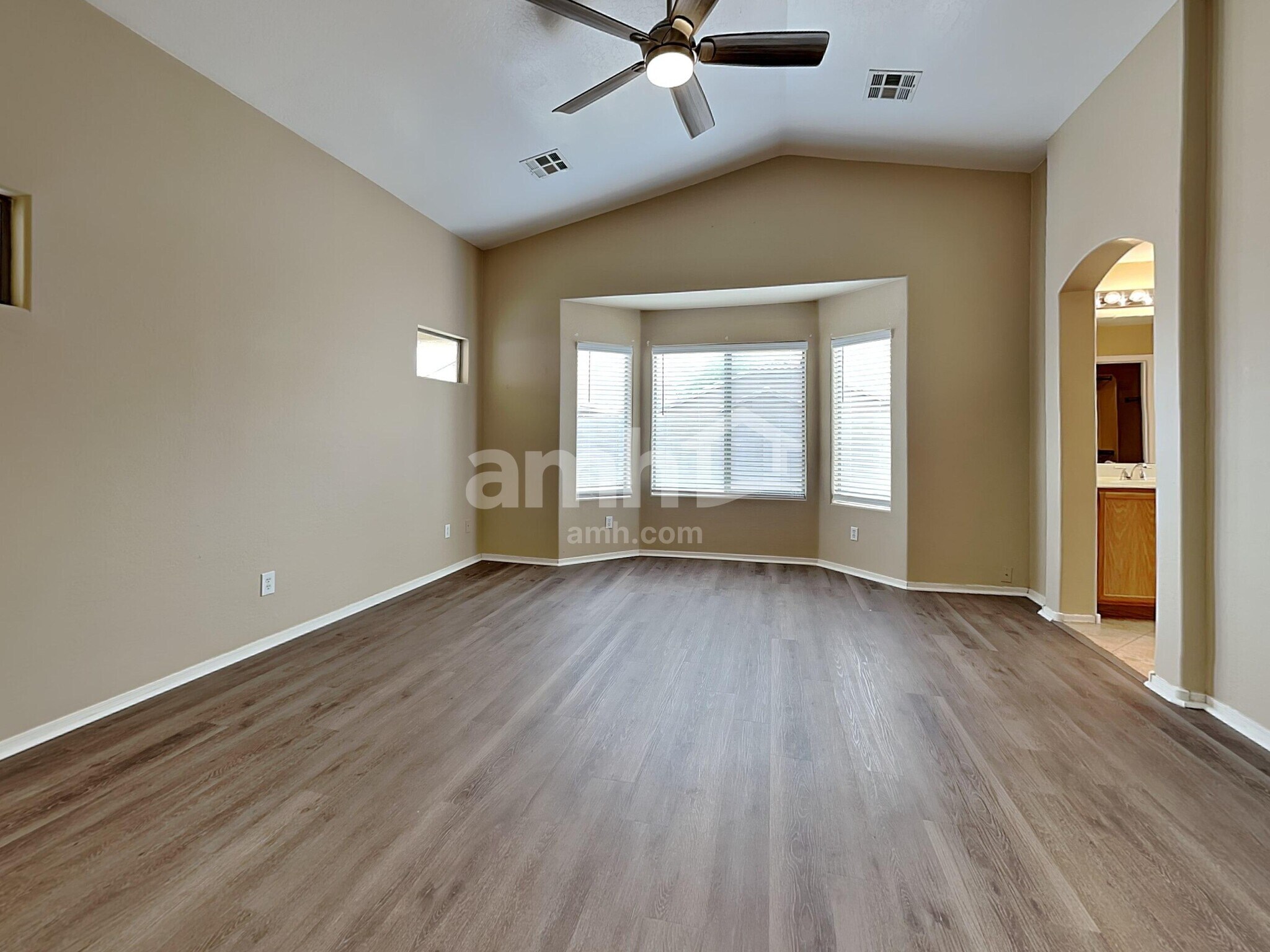 Building Photo - 45611 W Tulip Ln