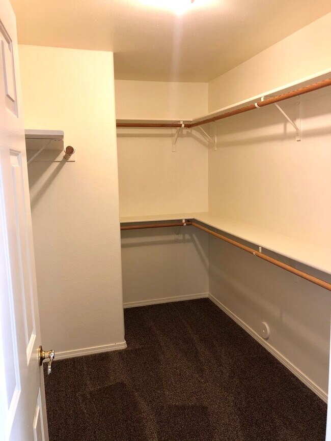 Building Photo - Beautiful 2 Bedroom, 2 bathroom Home in El Camino Village!