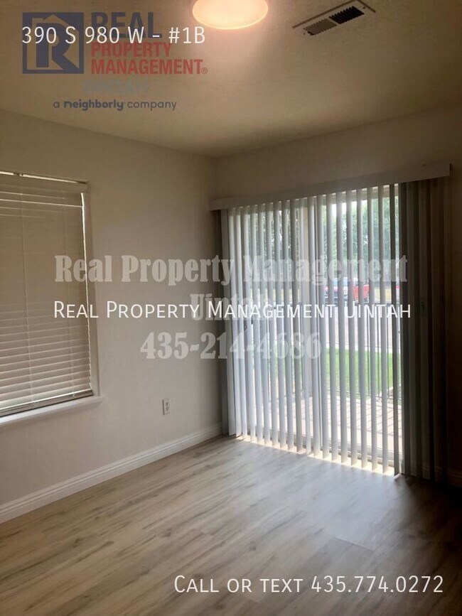 Building Photo - 390 980