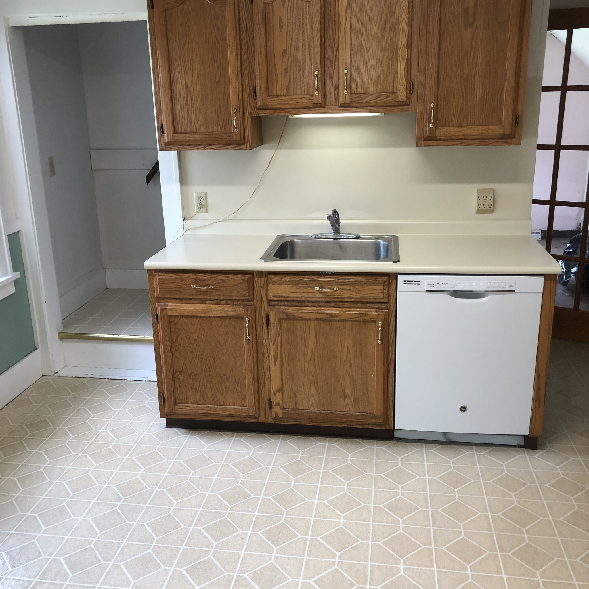 Building Photo - 144 Seeley St