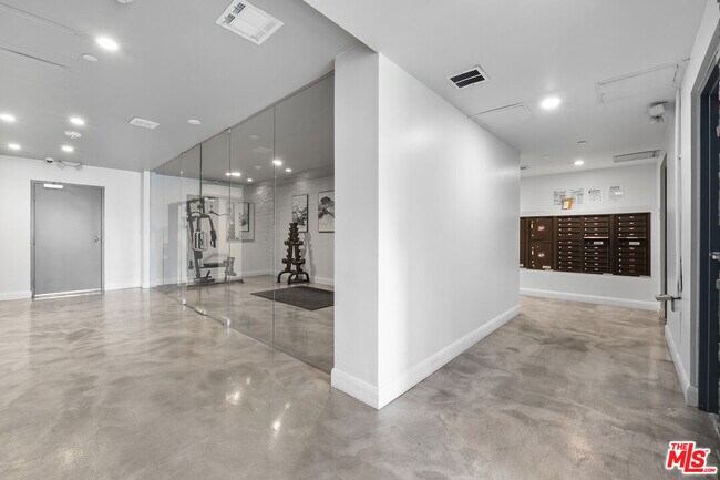 Building Photo - 5229 Willowcrest Ave