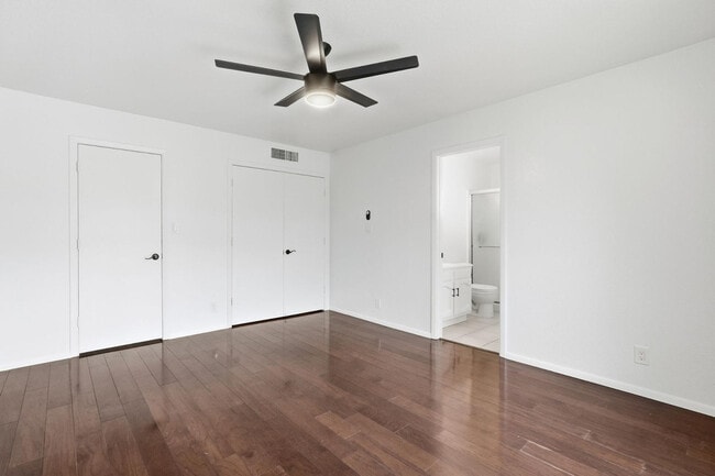 Building Photo - 715 W Boxelder Pl