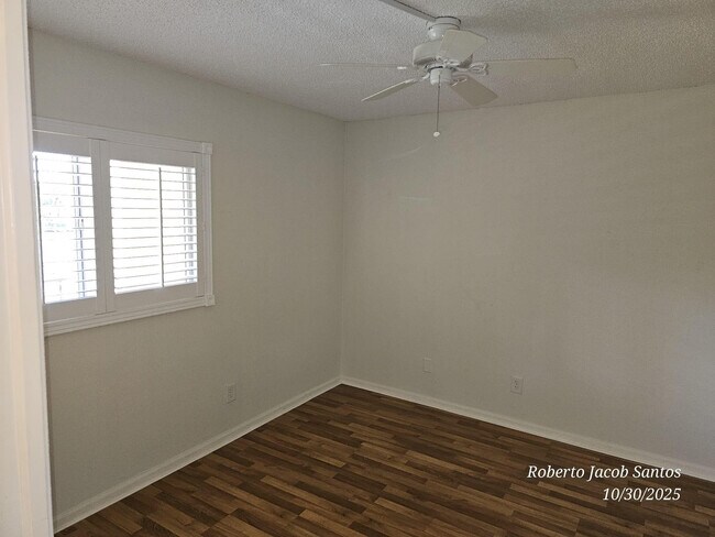 Building Photo - 23305 Barwood Ln N