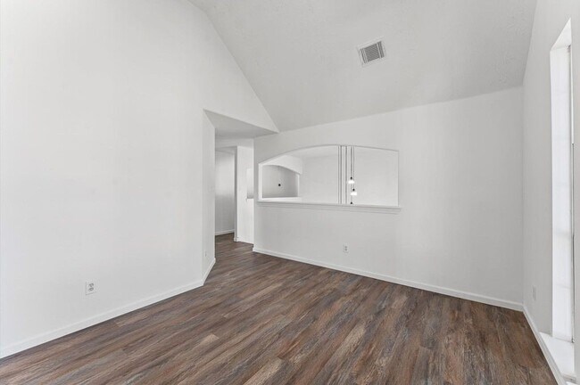 Building Photo - 2830 Fern Hill Dr