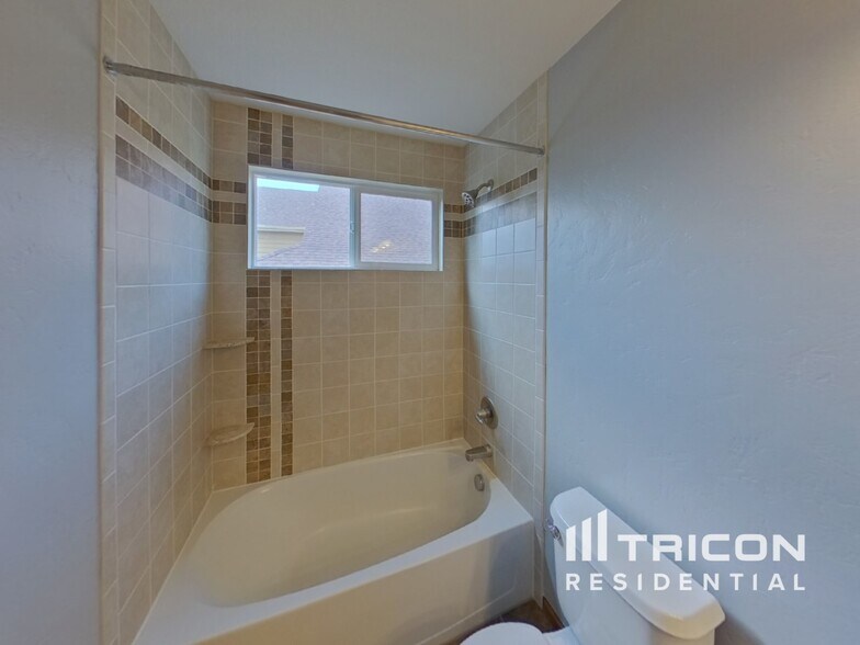 Building Photo - 4329 Centerville Dr