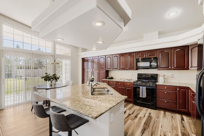 Building Photo - 9506 Hollydale Ct