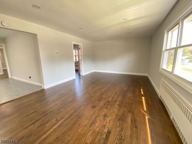 Building Photo - 905 Sanford Ave