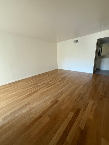 Building Photo - 1758 Palisades Dr