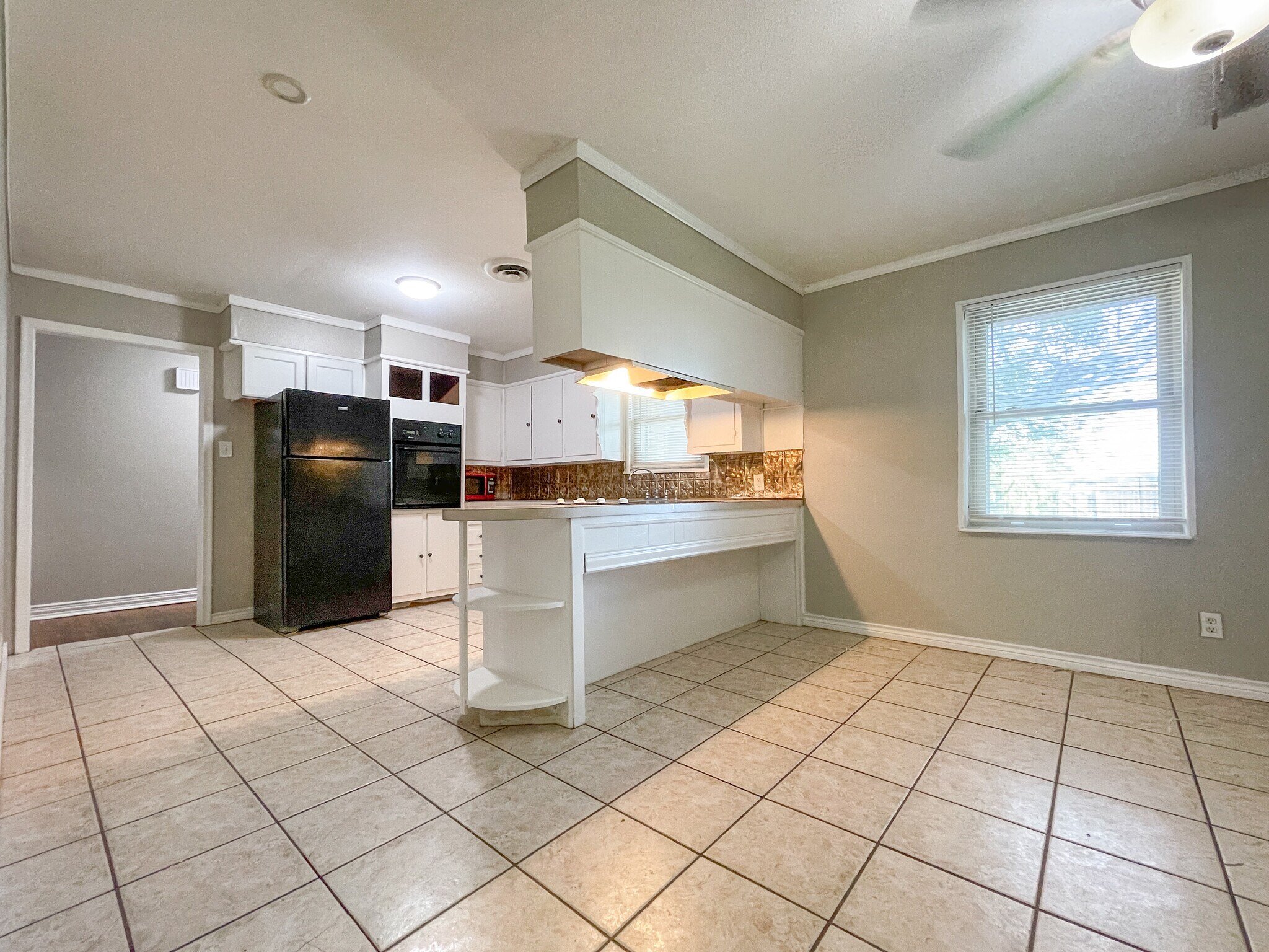 Building Photo - 110 E San Benito Dr