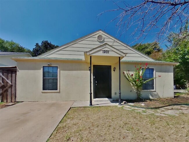 Building Photo - 1201 Hilburn Ct