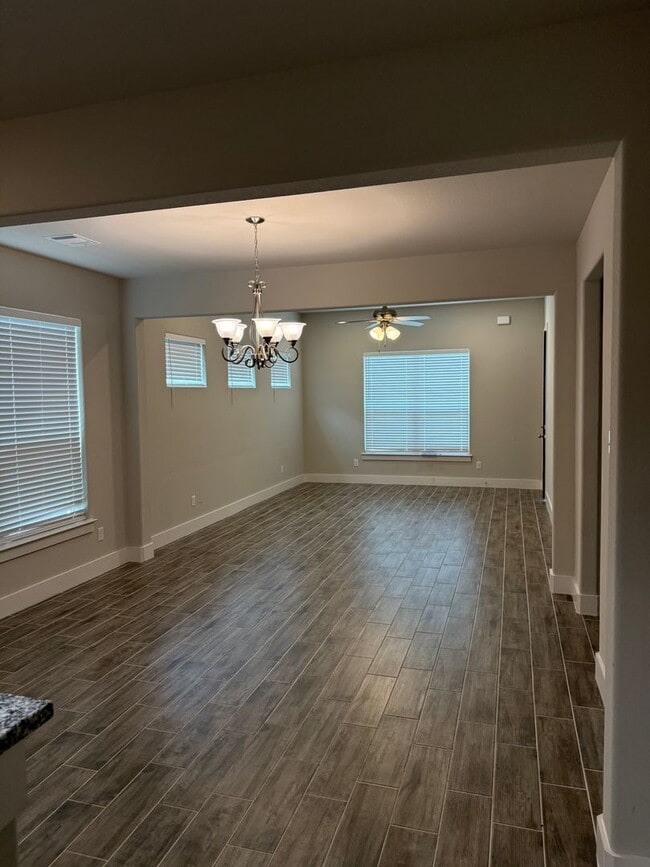 Building Photo - 3/2/2 - GODLEY ISD - GREAT Neighborhood