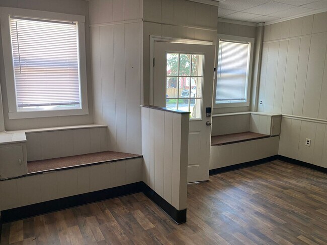 Building Photo - 637 E Wheeling St