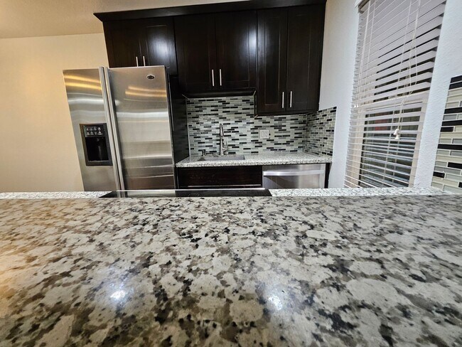 Building Photo - Beautiful 2 Bed Condo
