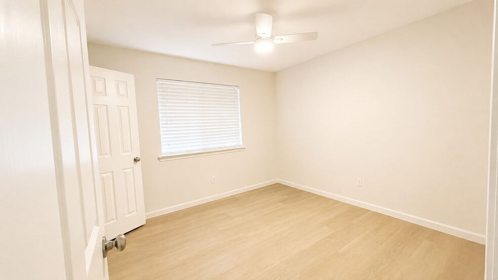 Building Photo - 306 N Mt Rushmore Dr