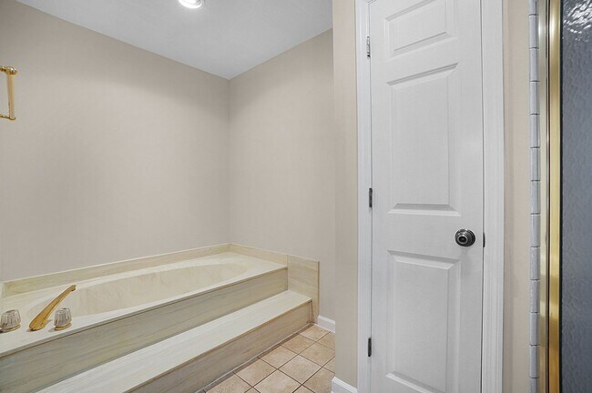 Building Photo - COMING SOON!! Spacious 2-Bedroom, 2-Bath C...