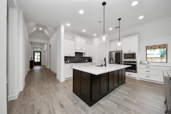Building Photo - 210 W Netleaf Ct
