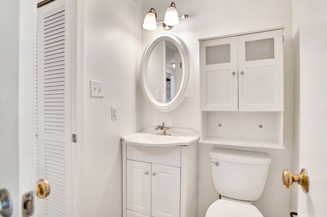 Building Photo - Freshly Renovated Townhome near Perdido Ba...
