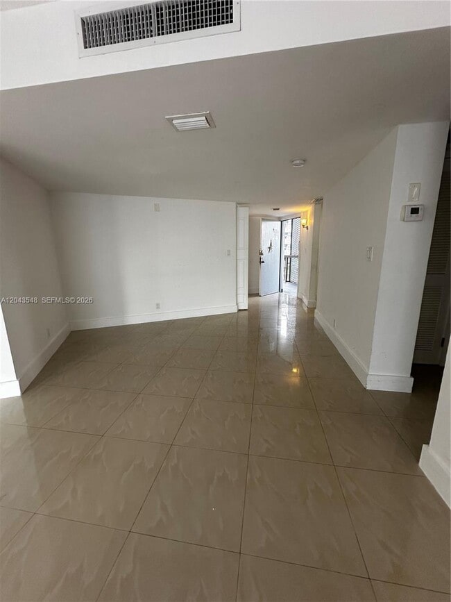 Building Photo - 3475 N Country Club Dr