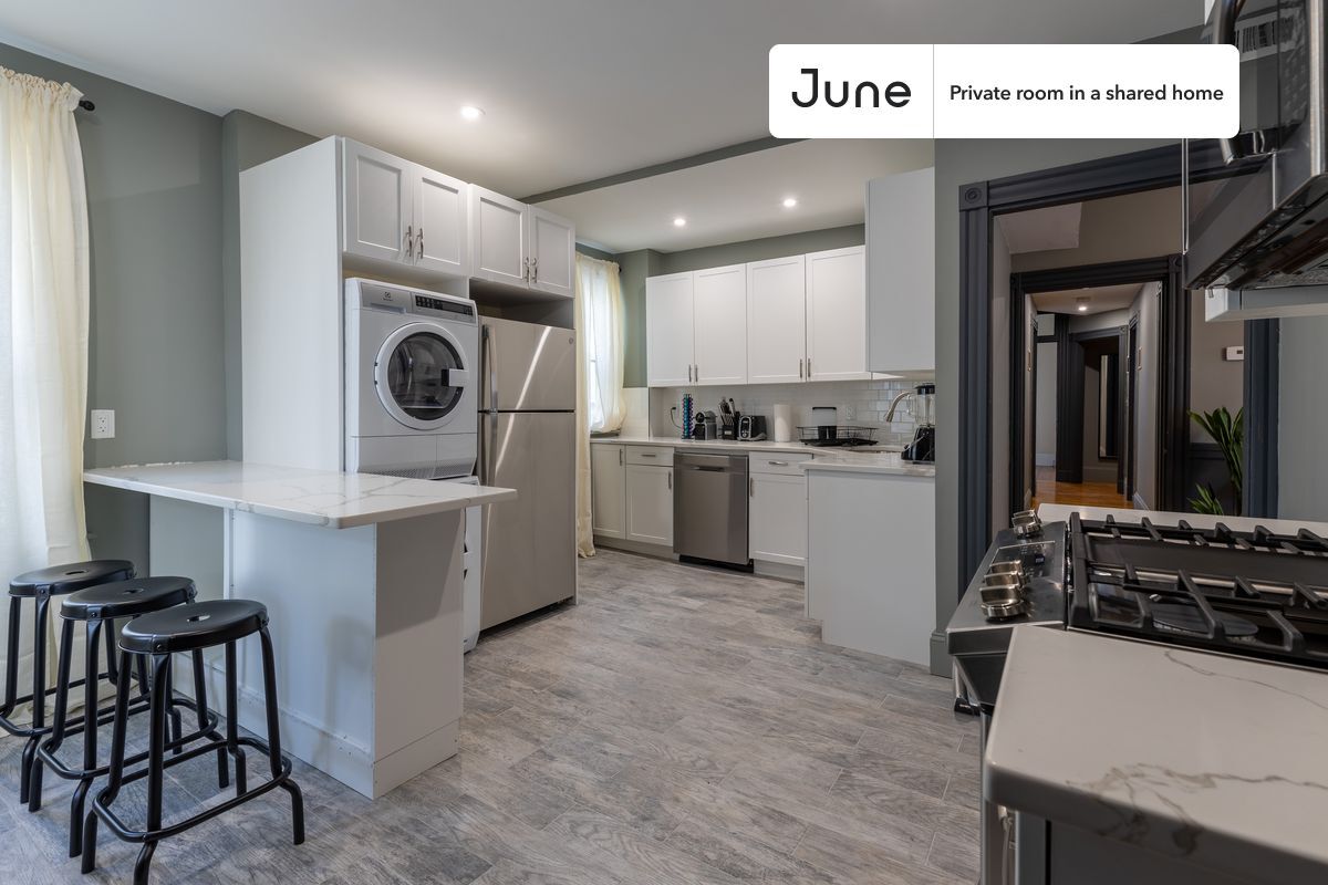 Building Photo - Room in Shared 4 bed/1 bath home in JFK/UMass