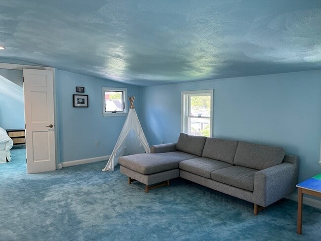 Building Photo - 11 Garrison Rd