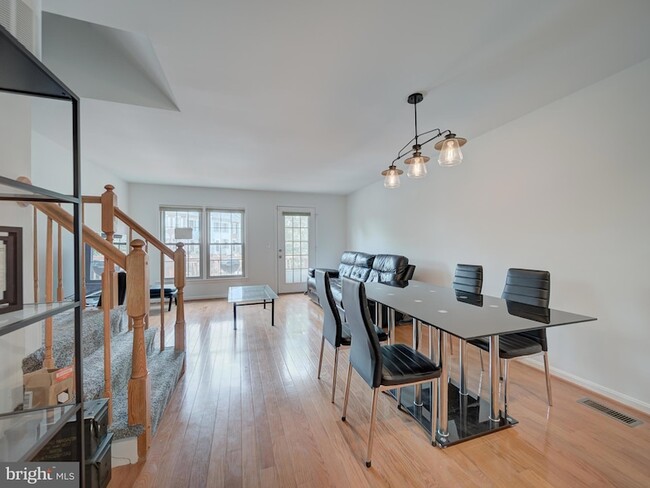 Building Photo - 3022 Kings Village Rd