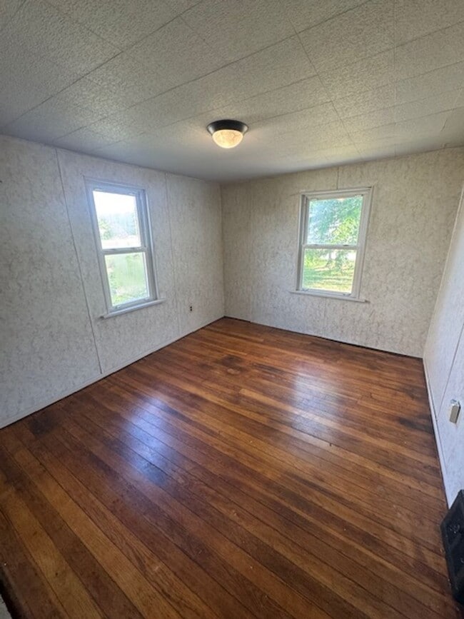 Building Photo - 3808 Eastway Dr