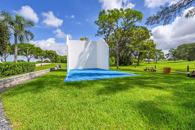 Building Photo - 154 Upminster G